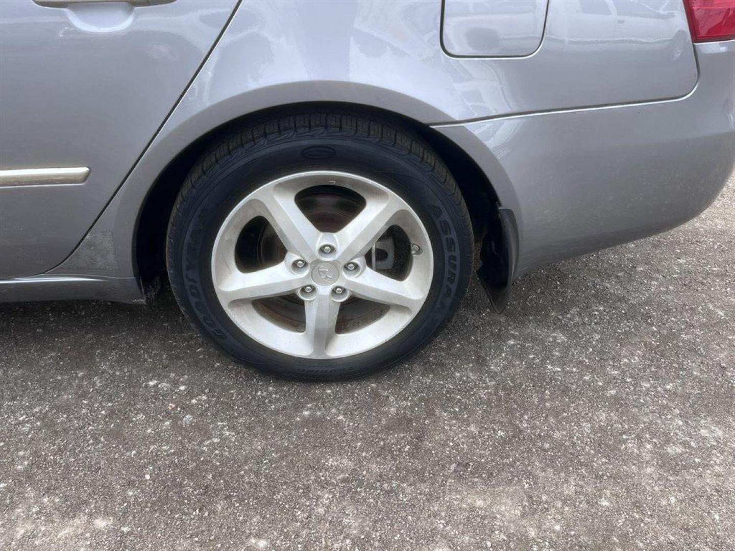 2008 Grey /Grey Hyundai Sonata (5NPEU46F48H) with an 3.3l V6 MPI Dohc 3.3l engine, Automatic transmission, located at 745 East Steele Rd., West Columbia, SC, 29170, (803) 755-9148, 33.927212, -81.148483 - Special Internet Price! 2008 Hyundai Sonata with AM/FM radio, Cruise control, Sunroof, Powered driver seat, Leather interior, Powered windows, Powered door locks, Plus more! - Photo#32