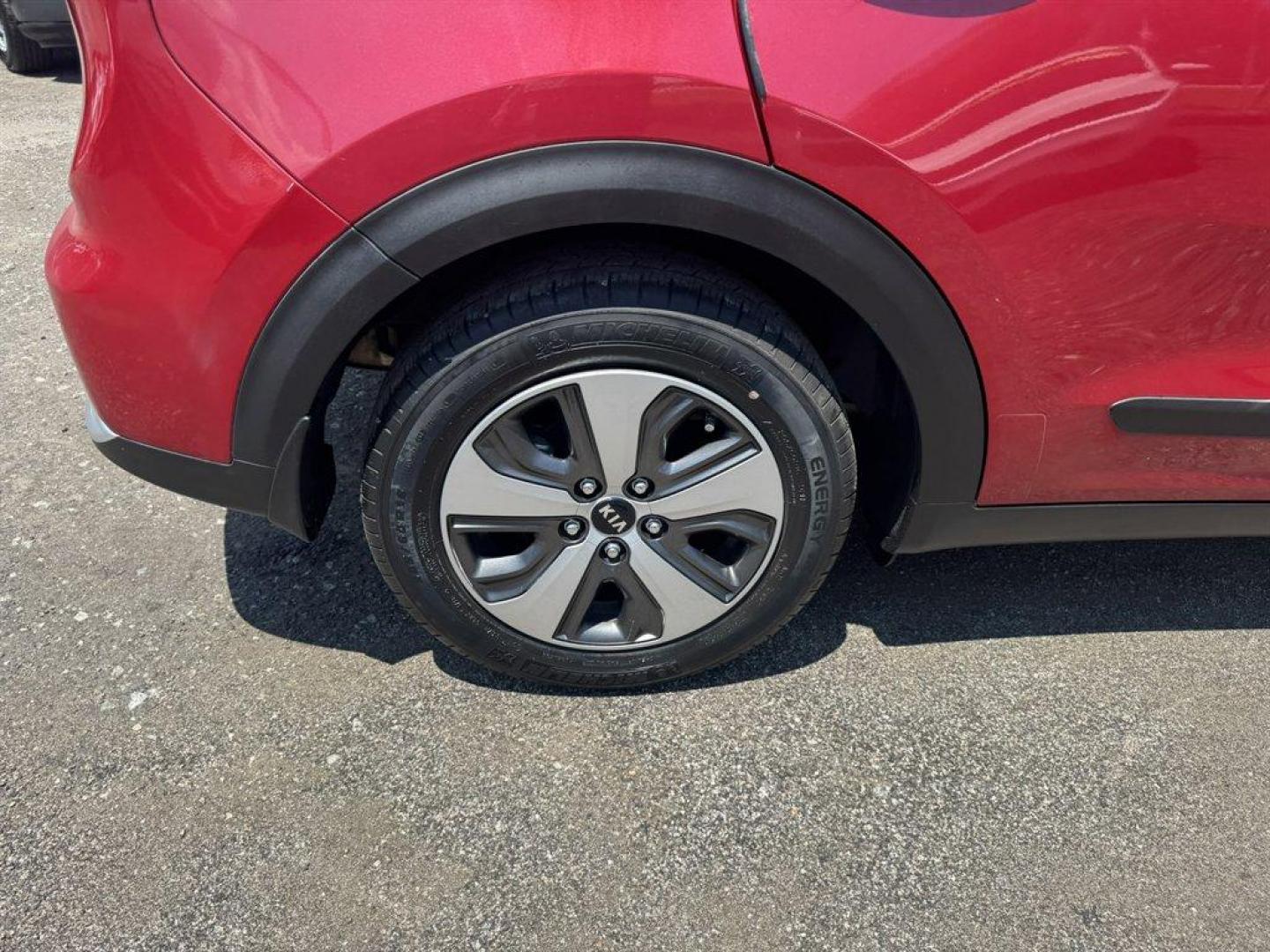 2019 Red /Black Kia Niro (KNDCB3LC2K5) with an 1.6l I-4 DI Dohc Hybrid 1 engine, Automatic transmission, located at 745 East Steele Rd., West Columbia, SC, 29170, (803) 755-9148, 33.927212, -81.148483 - Special Internet Price! 2019 Kia Niro with AM/FM radio, Backup camera, Bluetooth, Cruise control, Cloth interior, Powered windows, Powered door locks, Plus more! - Photo#31