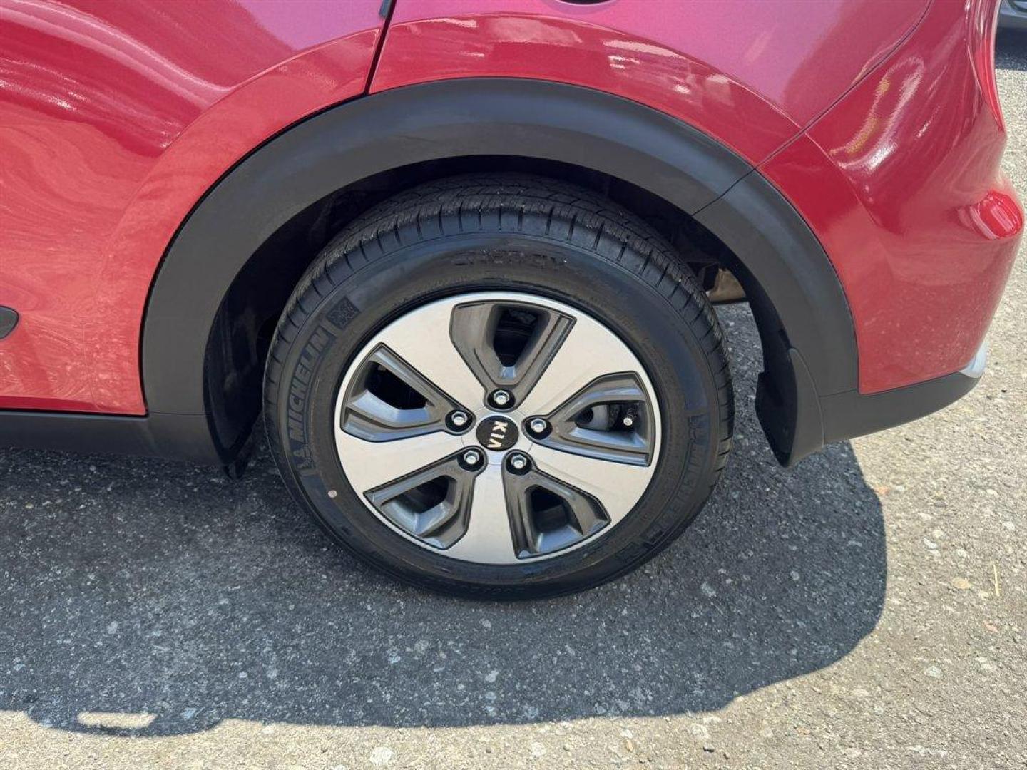 2019 Red /Black Kia Niro (KNDCB3LC2K5) with an 1.6l I-4 DI Dohc Hybrid 1 engine, Automatic transmission, located at 745 East Steele Rd., West Columbia, SC, 29170, (803) 755-9148, 33.927212, -81.148483 - Special Internet Price! 2019 Kia Niro with AM/FM radio, Backup camera, Bluetooth, Cruise control, Cloth interior, Powered windows, Powered door locks, Plus more! - Photo#32