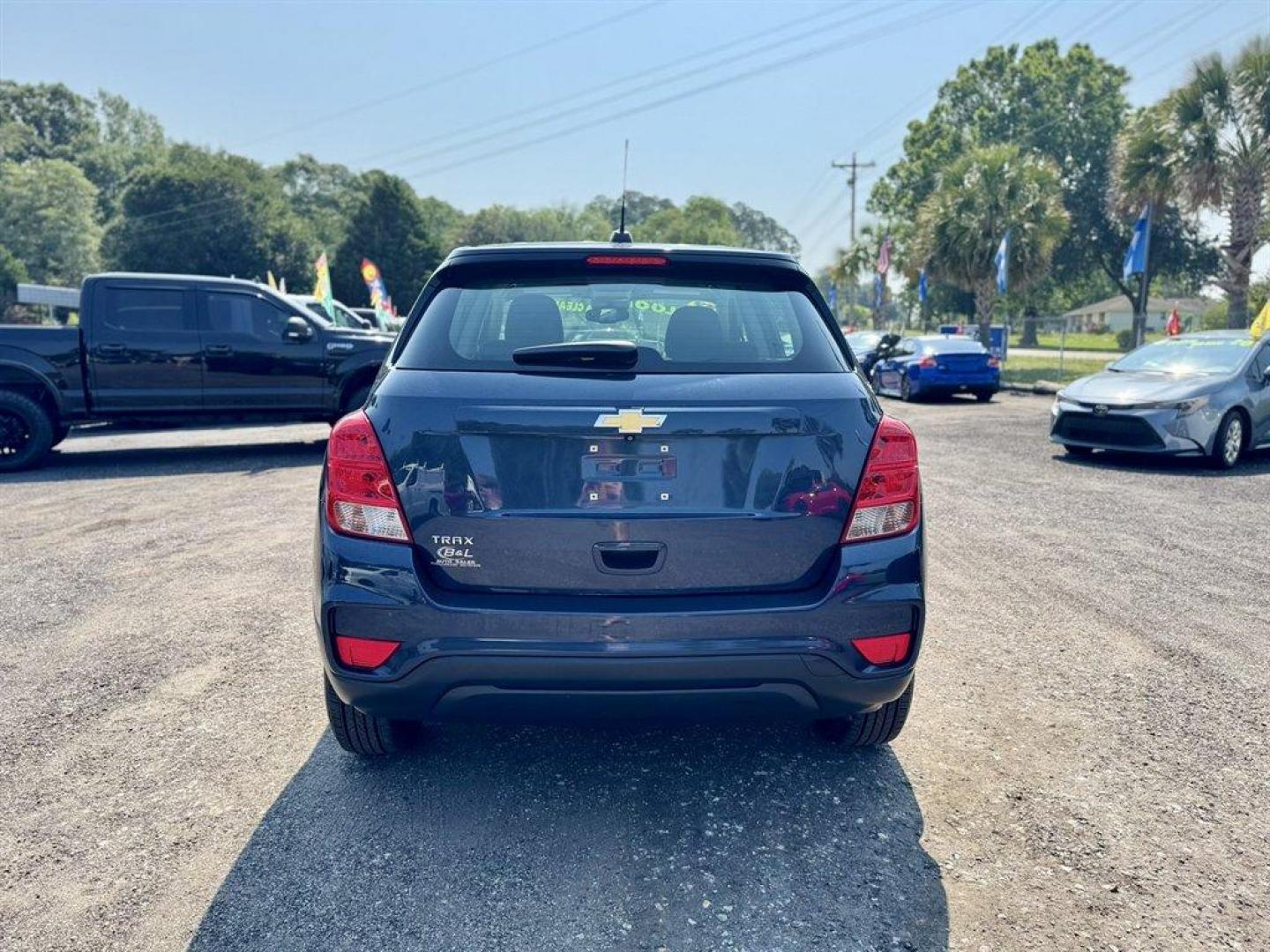 2018 Blue /Black Chevrolet Trax (3GNCJKSB5JL) with an 1.4l I-4 MFI Dohc T/C 1.4 engine, Automatic transmission, located at 745 East Steele Rd., West Columbia, SC, 29170, (803) 755-9148, 33.927212, -81.148483 - Special Internet Price! 2018 Chevrolet Trax with AM/FM radio, Backup camera, Cruise control, Cloth interior, Powered windows, Powered door locks, Plus more! - Photo#4