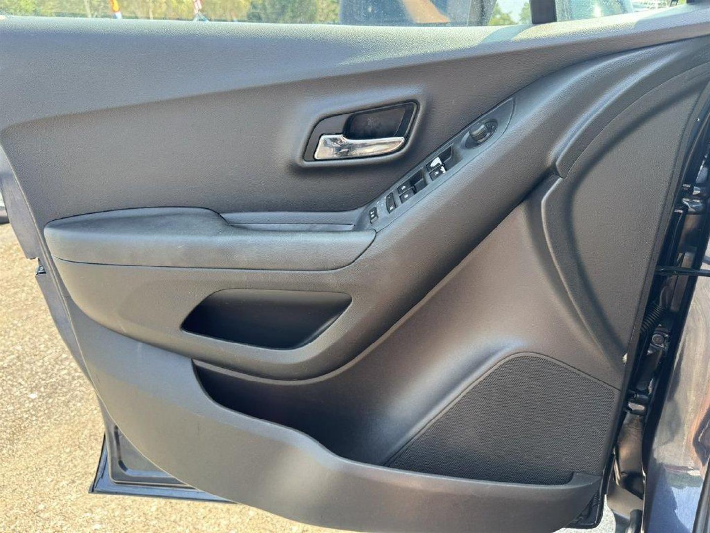 2018 Blue /Black Chevrolet Trax (3GNCJKSB5JL) with an 1.4l I-4 MFI Dohc T/C 1.4 engine, Automatic transmission, located at 745 East Steele Rd., West Columbia, SC, 29170, (803) 755-9148, 33.927212, -81.148483 - Special Internet Price! 2018 Chevrolet Trax with AM/FM radio, Backup camera, Cruise control, Cloth interior, Powered windows, Powered door locks, Plus more! - Photo#16