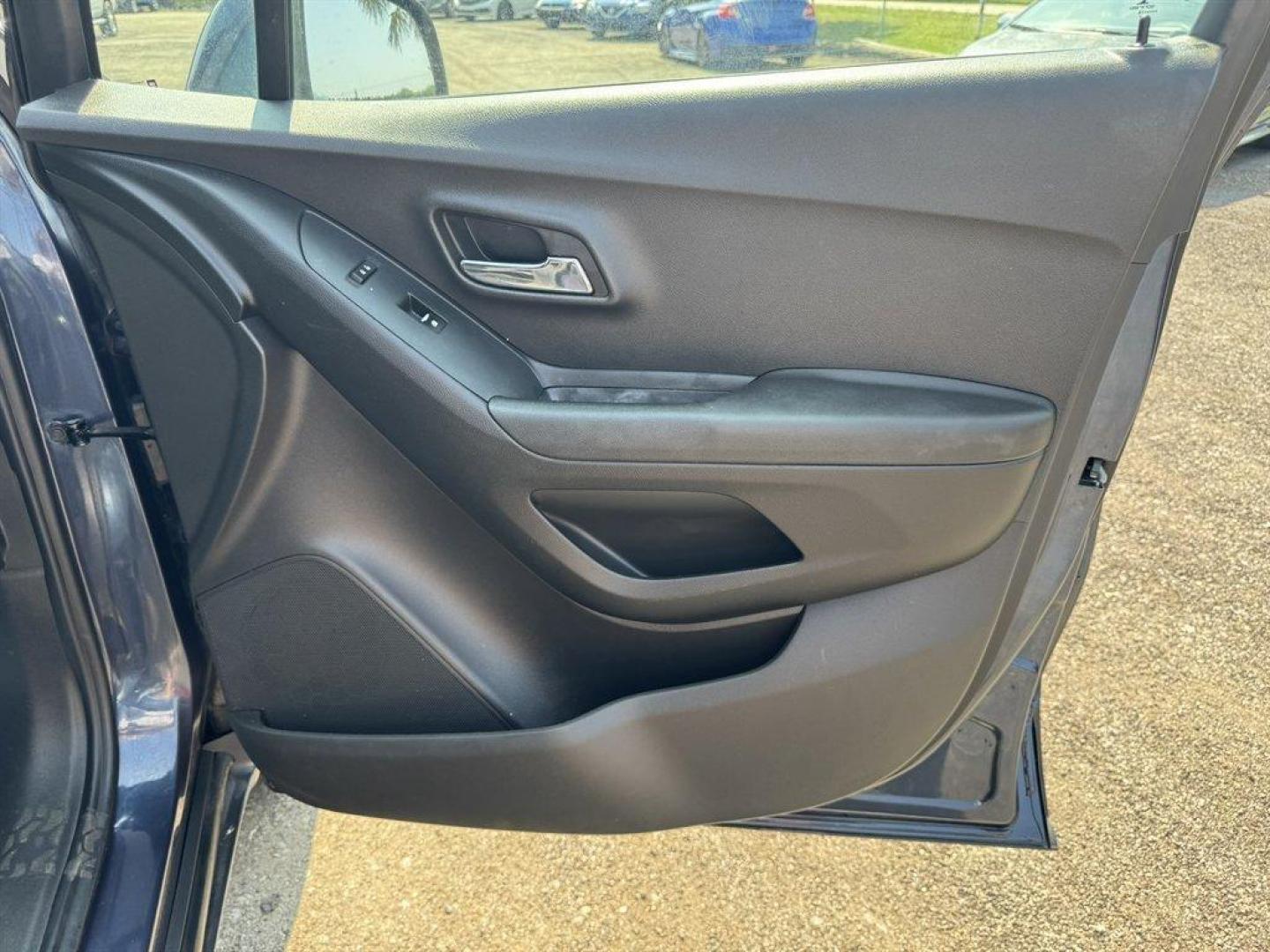 2018 Blue /Black Chevrolet Trax (3GNCJKSB5JL) with an 1.4l I-4 MFI Dohc T/C 1.4 engine, Automatic transmission, located at 745 East Steele Rd., West Columbia, SC, 29170, (803) 755-9148, 33.927212, -81.148483 - Special Internet Price! 2018 Chevrolet Trax with AM/FM radio, Backup camera, Cruise control, Cloth interior, Powered windows, Powered door locks, Plus more! - Photo#23