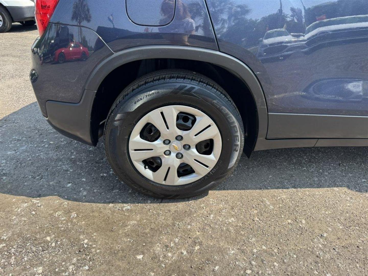 2018 Blue /Black Chevrolet Trax (3GNCJKSB5JL) with an 1.4l I-4 MFI Dohc T/C 1.4 engine, Automatic transmission, located at 745 East Steele Rd., West Columbia, SC, 29170, (803) 755-9148, 33.927212, -81.148483 - Special Internet Price! 2018 Chevrolet Trax with AM/FM radio, Backup camera, Cruise control, Cloth interior, Powered windows, Powered door locks, Plus more! - Photo#27