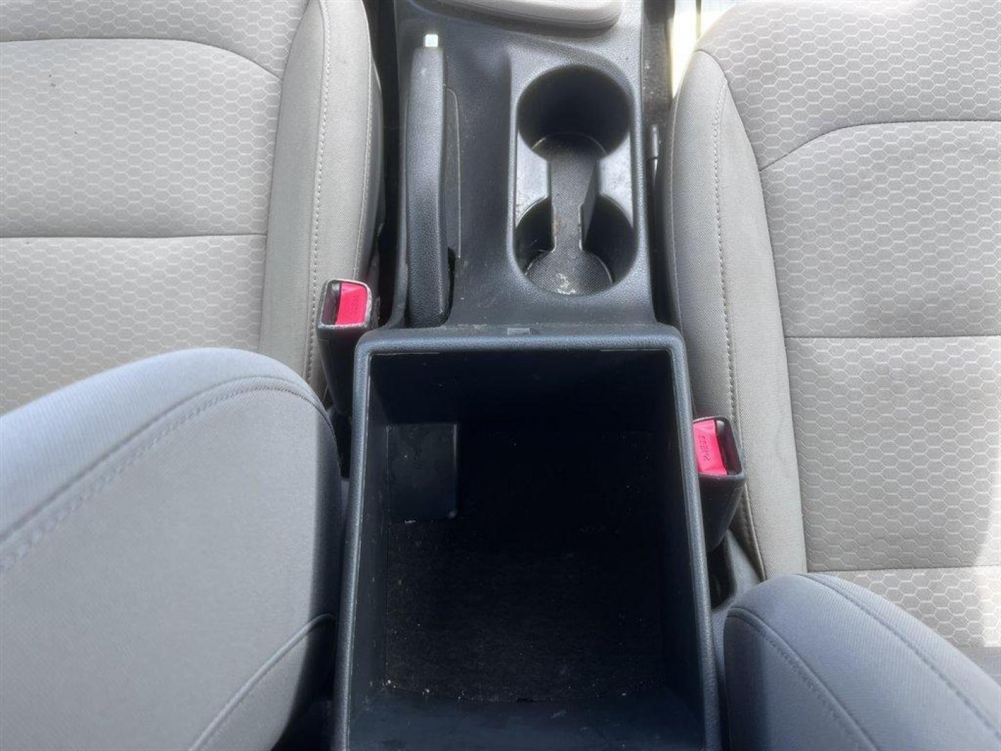 2020 Blue /Grey Hyundai Elantra (5NPD84LF9LH) with an 2.0l I-4 MPI Dohc 2.0l engine, Automatic transmission, located at 745 East Steele Rd., West Columbia, SC, 29170, (803) 755-9148, 33.927212, -81.148483 - Special Internet Price! 2020 Hyundai Elantra with AM/FM radio, Backup camera, Cruise control, Cloth interior, Powered windows, Powered door locks, Plus more! - Photo#15