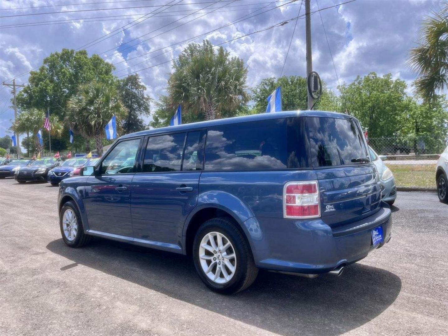 2018 Blue /Taupe Ford Flex (2FMGK5B85JB) with an 3.5l V6 Smpi TI-VCT 3.5l engine, Automatic transmission, located at 745 East Steele Rd., West Columbia, SC, 29170, (803) 755-9148, 33.927212, -81.148483 - Special Internet Price! 2018 Ford Flex - Photo#5