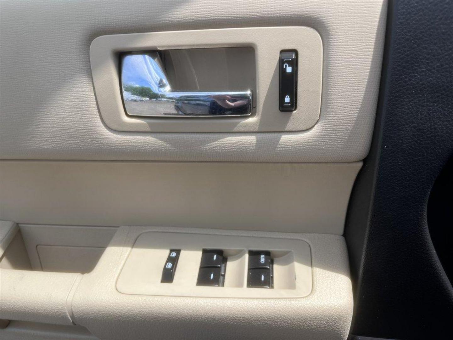 2018 Blue /Taupe Ford Flex (2FMGK5B85JB) with an 3.5l V6 Smpi TI-VCT 3.5l engine, Automatic transmission, located at 745 East Steele Rd., West Columbia, SC, 29170, (803) 755-9148, 33.927212, -81.148483 - Special Internet Price! 2018 Ford Flex - Photo#19