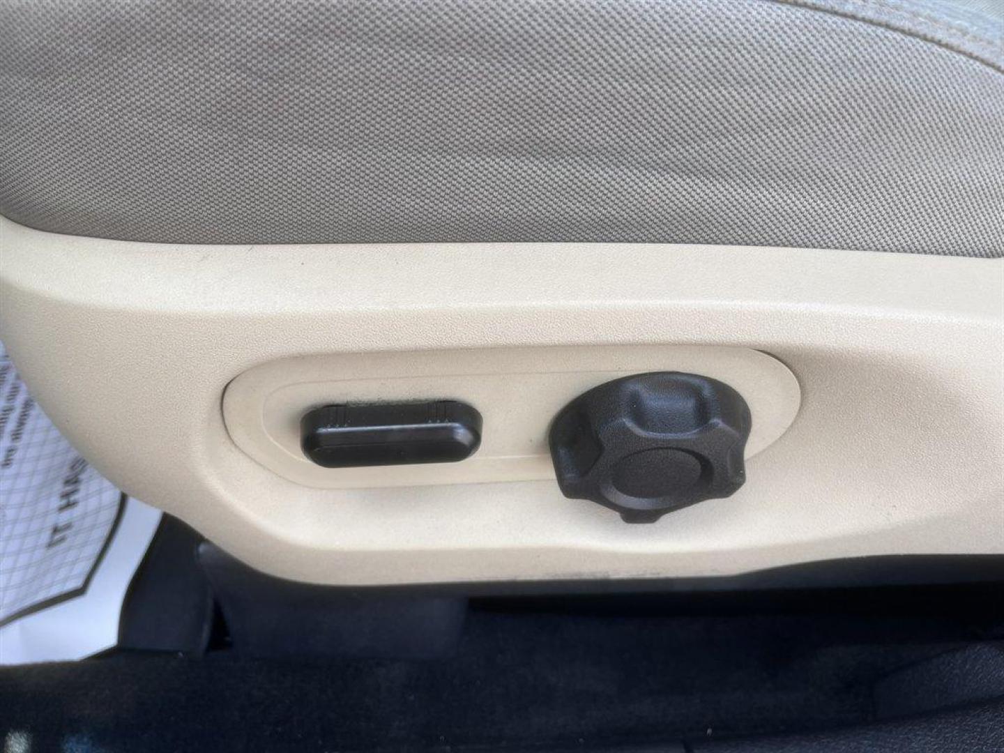 2018 Blue /Taupe Ford Flex (2FMGK5B85JB) with an 3.5l V6 Smpi TI-VCT 3.5l engine, Automatic transmission, located at 745 East Steele Rd., West Columbia, SC, 29170, (803) 755-9148, 33.927212, -81.148483 - Special Internet Price! 2018 Ford Flex - Photo#22