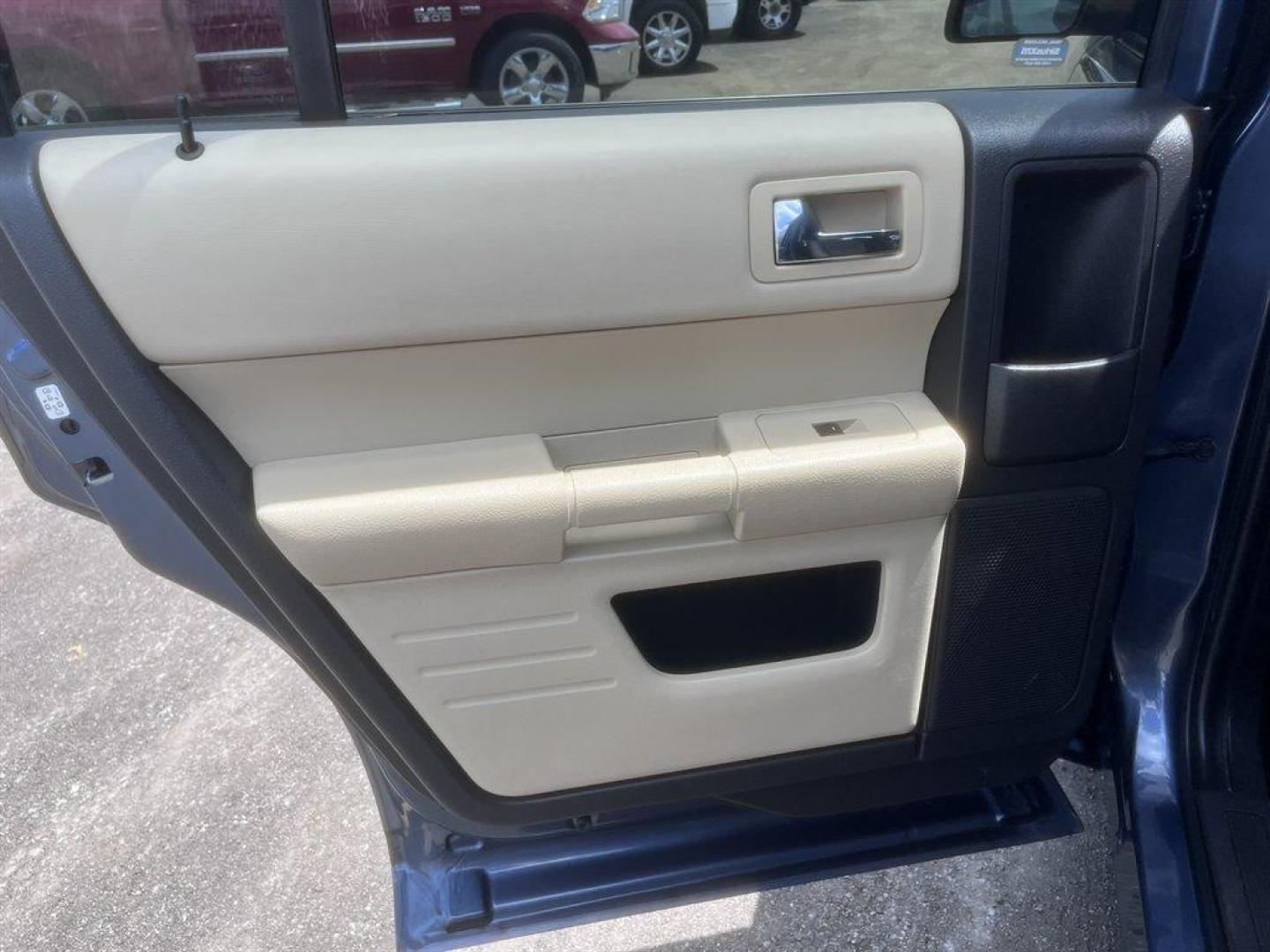 2018 Blue /Taupe Ford Flex (2FMGK5B85JB) with an 3.5l V6 Smpi TI-VCT 3.5l engine, Automatic transmission, located at 745 East Steele Rd., West Columbia, SC, 29170, (803) 755-9148, 33.927212, -81.148483 - Special Internet Price! 2018 Ford Flex - Photo#23