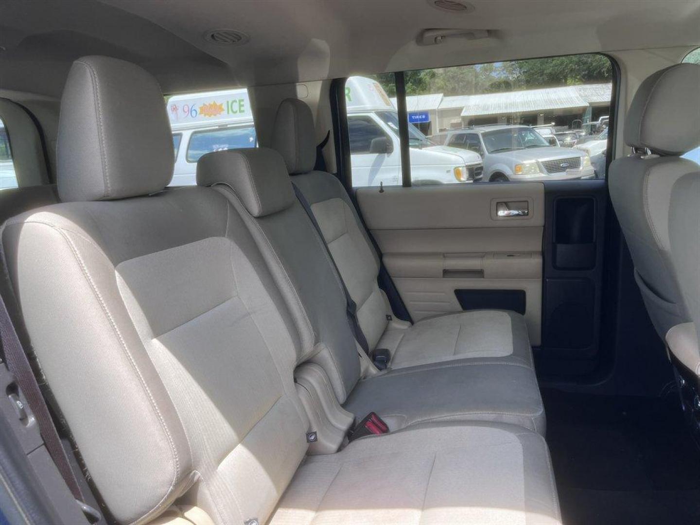 2018 Blue /Taupe Ford Flex (2FMGK5B85JB) with an 3.5l V6 Smpi TI-VCT 3.5l engine, Automatic transmission, located at 745 East Steele Rd., West Columbia, SC, 29170, (803) 755-9148, 33.927212, -81.148483 - Special Internet Price! 2018 Ford Flex - Photo#27