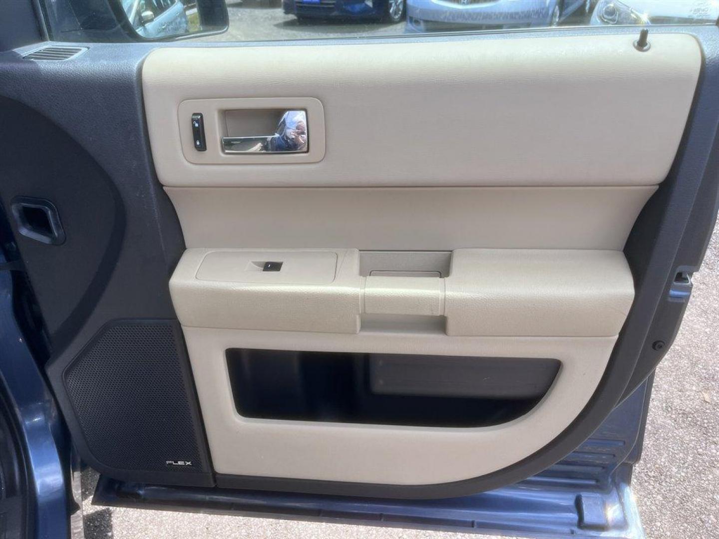 2018 Blue /Taupe Ford Flex (2FMGK5B85JB) with an 3.5l V6 Smpi TI-VCT 3.5l engine, Automatic transmission, located at 745 East Steele Rd., West Columbia, SC, 29170, (803) 755-9148, 33.927212, -81.148483 - Special Internet Price! 2018 Ford Flex - Photo#28