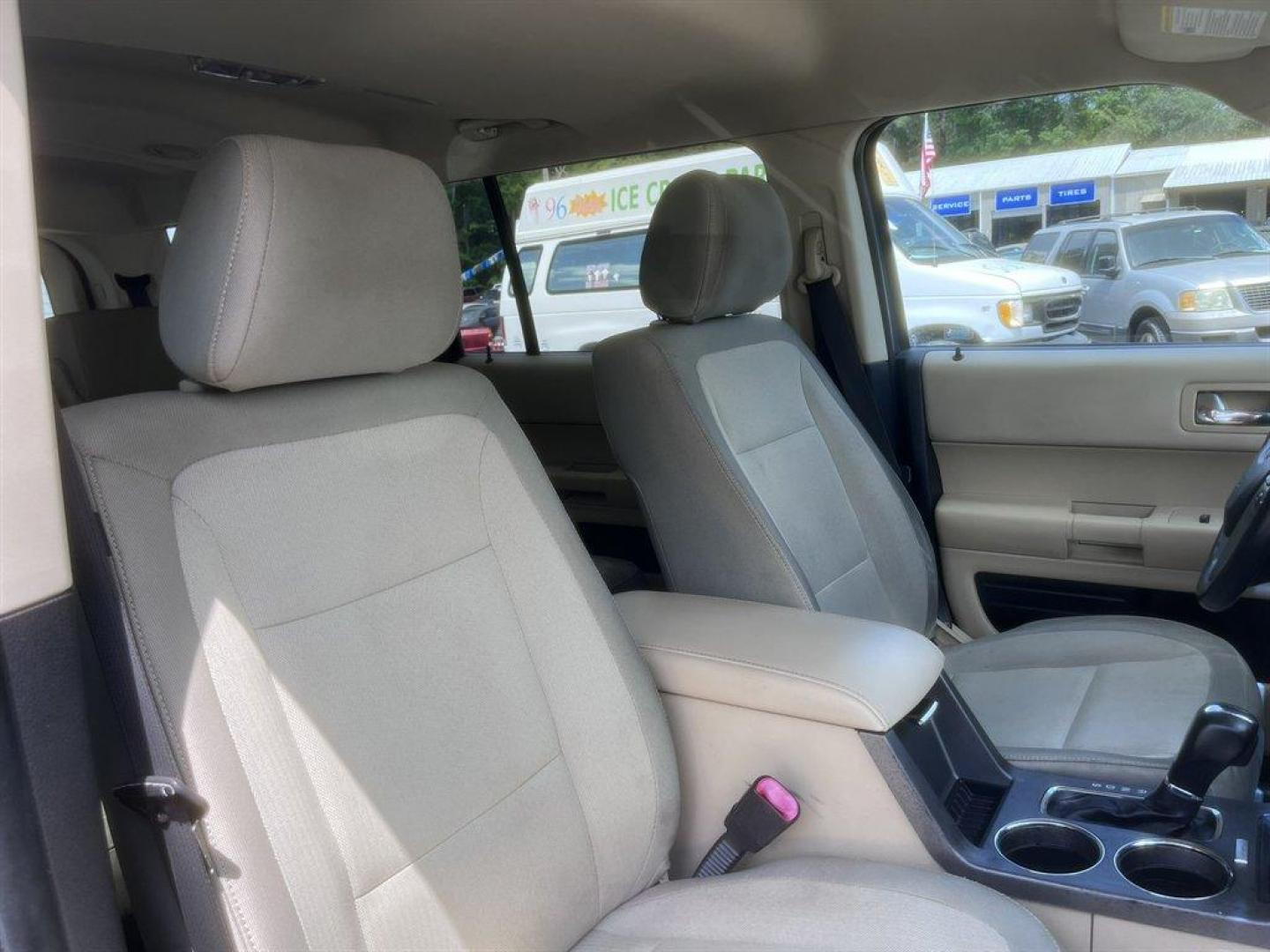 2018 Blue /Taupe Ford Flex (2FMGK5B85JB) with an 3.5l V6 Smpi TI-VCT 3.5l engine, Automatic transmission, located at 745 East Steele Rd., West Columbia, SC, 29170, (803) 755-9148, 33.927212, -81.148483 - Special Internet Price! 2018 Ford Flex - Photo#29