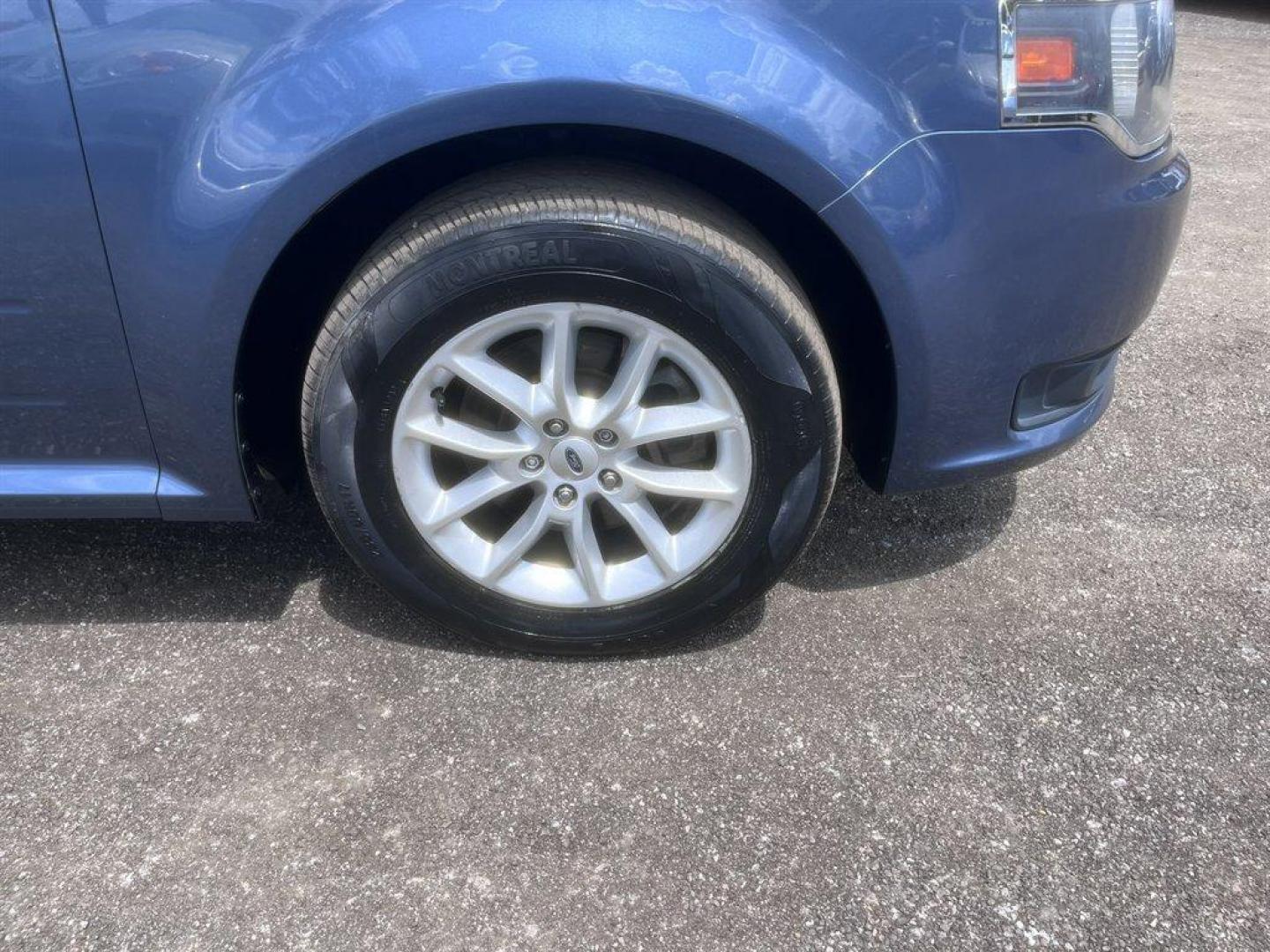 2018 Blue /Taupe Ford Flex (2FMGK5B85JB) with an 3.5l V6 Smpi TI-VCT 3.5l engine, Automatic transmission, located at 745 East Steele Rd., West Columbia, SC, 29170, (803) 755-9148, 33.927212, -81.148483 - Special Internet Price! 2018 Ford Flex - Photo#31