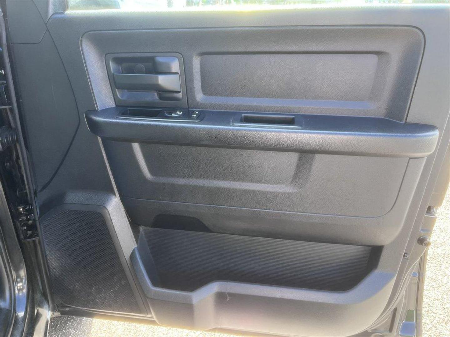 2015 Black /Grey Ram 1500 (1C6RR6FTXFS) with an 5.7l V8 Smpi Hemi 5.7l engine, Automatic transmission, located at 745 East Steele Rd., West Columbia, SC, 29170, (803) 755-9148, 33.927212, -81.148483 - Special Internet Price! 2015 Ram 1500 with AM/FM radio, Backup camera, Cruise control, Keyless entry, Cloth interior, Powered windows, Powered door locks, Plus more! - Photo#25