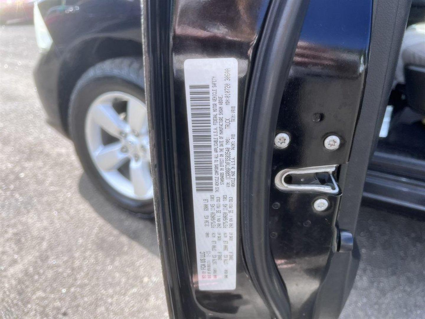2015 Black /Grey Ram 1500 (1C6RR6FTXFS) with an 5.7l V8 Smpi Hemi 5.7l engine, Automatic transmission, located at 745 East Steele Rd., West Columbia, SC, 29170, (803) 755-9148, 33.927212, -81.148483 - Special Internet Price! 2015 Ram 1500 with AM/FM radio, Backup camera, Cruise control, Keyless entry, Cloth interior, Powered windows, Powered door locks, Plus more! - Photo#34