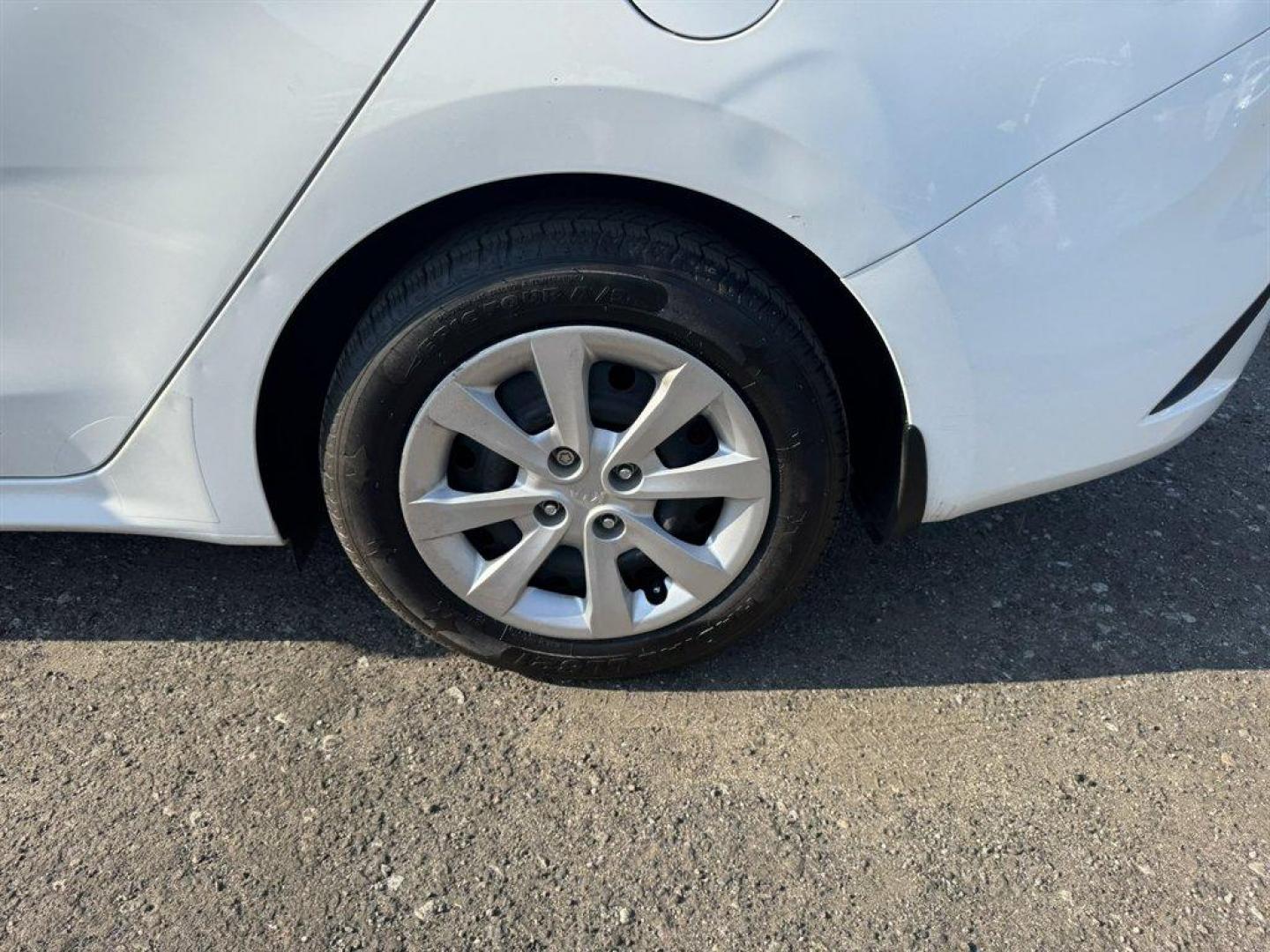 2021 White /Black Kia Rio (3KPA24ADXME) with an 1.6l I-4 DI Dohc Cvvt 1.6 engine, Automatic transmission, located at 745 East Steele Rd., West Columbia, SC, 29170, (803) 755-9148, 33.927212, -81.148483 - Special Internet Price! 2021 Kia Rio with AM/FM radio, Bluetooth, Keyless entry, Cloth interior, Powered windows, Powered door locks, Plus more! - Photo#28