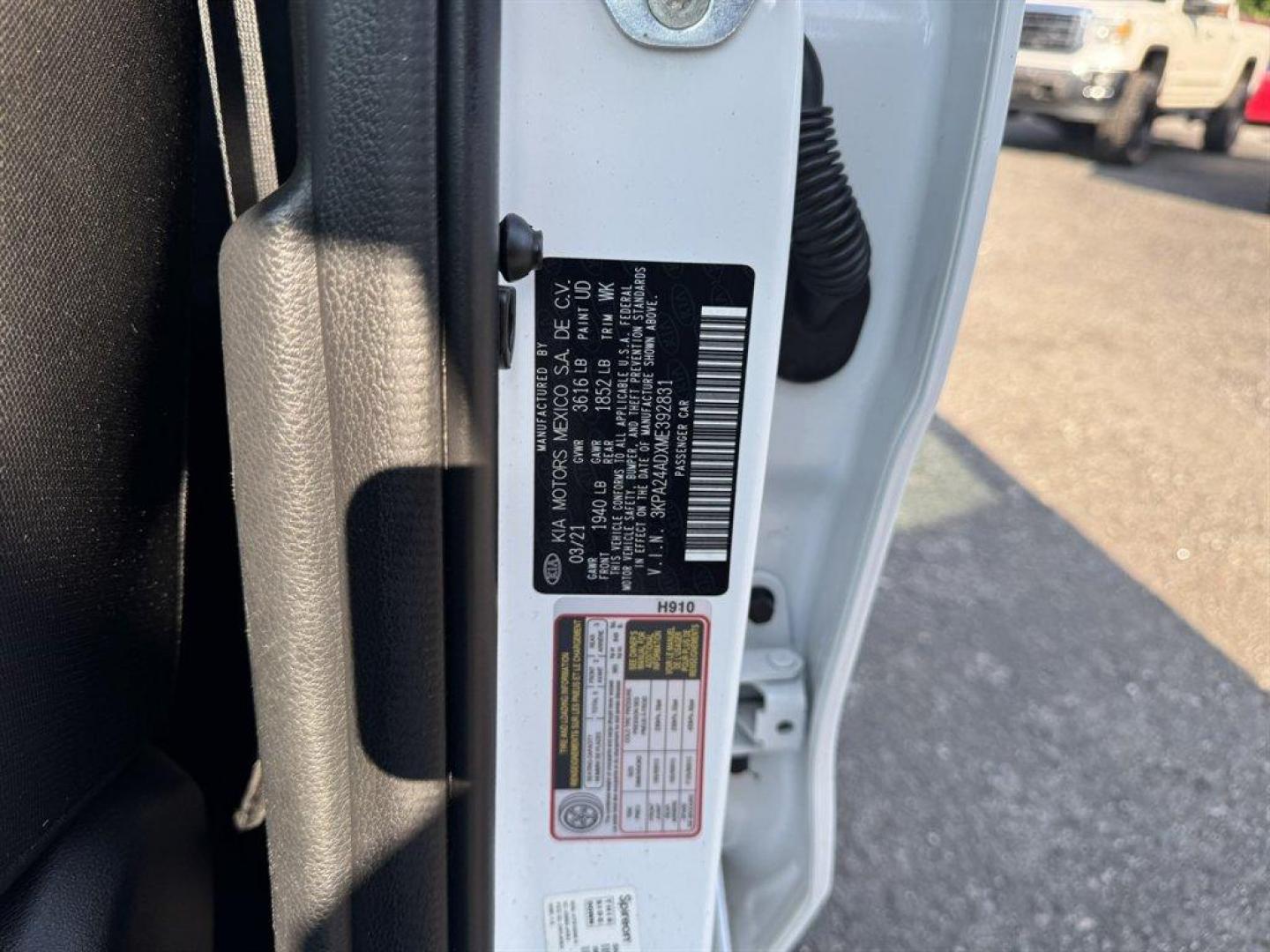 2021 White /Black Kia Rio (3KPA24ADXME) with an 1.6l I-4 DI Dohc Cvvt 1.6 engine, Automatic transmission, located at 745 East Steele Rd., West Columbia, SC, 29170, (803) 755-9148, 33.927212, -81.148483 - Special Internet Price! 2021 Kia Rio with AM/FM radio, Bluetooth, Keyless entry, Cloth interior, Powered windows, Powered door locks, Plus more! - Photo#30