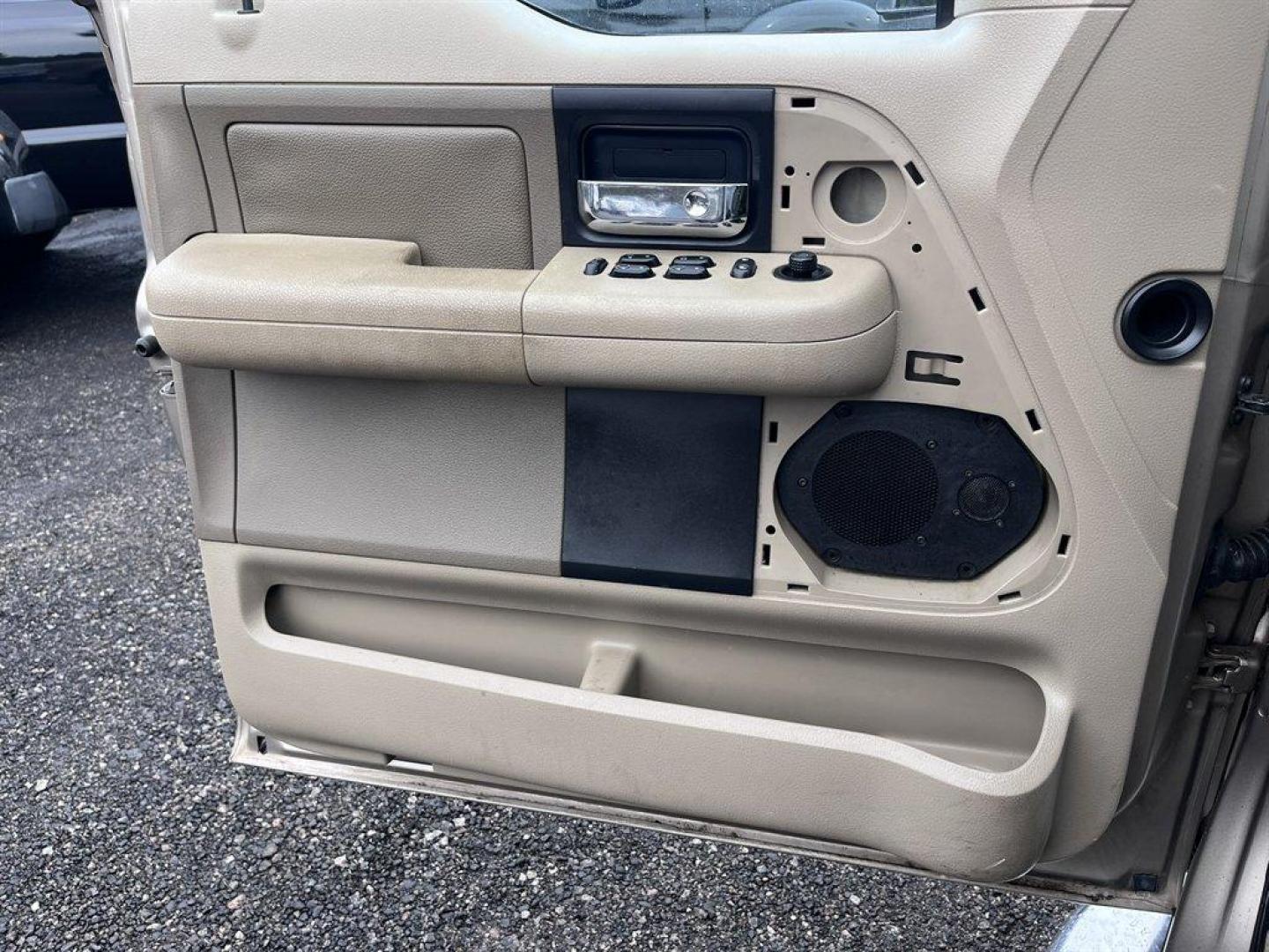 2004 Bronze /Taupe Ford F150 (1FTRW12W94K) with an 4.6l V8 EFI Sohc 4.6l engine, Automatic transmission, located at 745 East Steele Rd., West Columbia, SC, 29170, (803) 755-9148, 33.927212, -81.148483 - Special Internet Price! 2004 Ford F150 with AM/FM radio, Cruise control, Powered driver seat, Cloth interior, Powered door locks, Powered windows, Plus more! - Photo#17