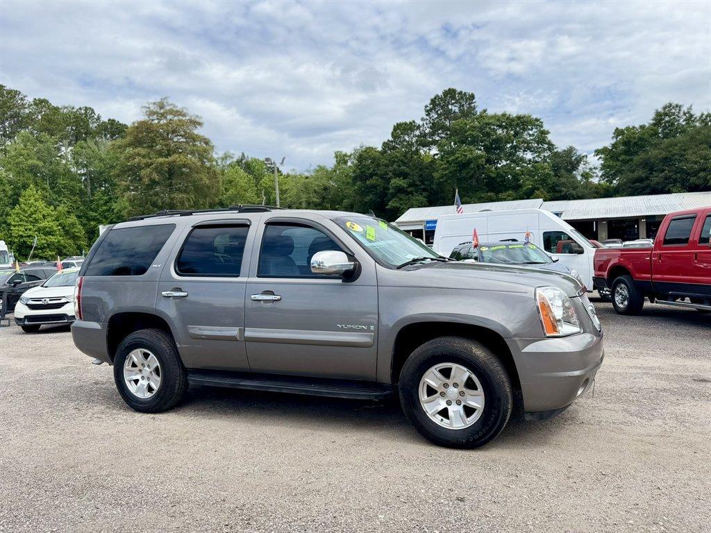 2007 Gold /Grey GMC Yukon (1GKFK13087J) with an 5.3l V8 SFI Flex 5.3l engine, Automatic transmission, located at 745 East Steele Rd., West Columbia, SC, 29170, (803) 755-9148, 33.927212, -81.148483 - Photo#2