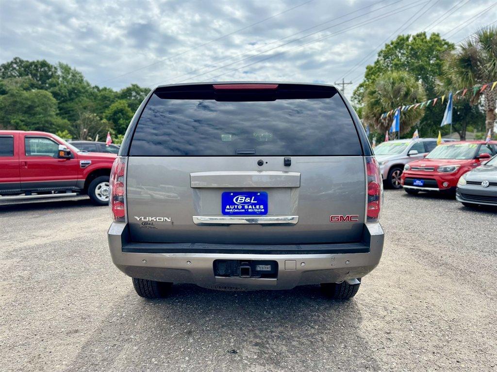 2007 Gold /Grey GMC Yukon (1GKFK13087J) with an 5.3l V8 SFI Flex 5.3l engine, Automatic transmission, located at 745 East Steele Rd., West Columbia, SC, 29170, (803) 755-9148, 33.927212, -81.148483 - Photo#4