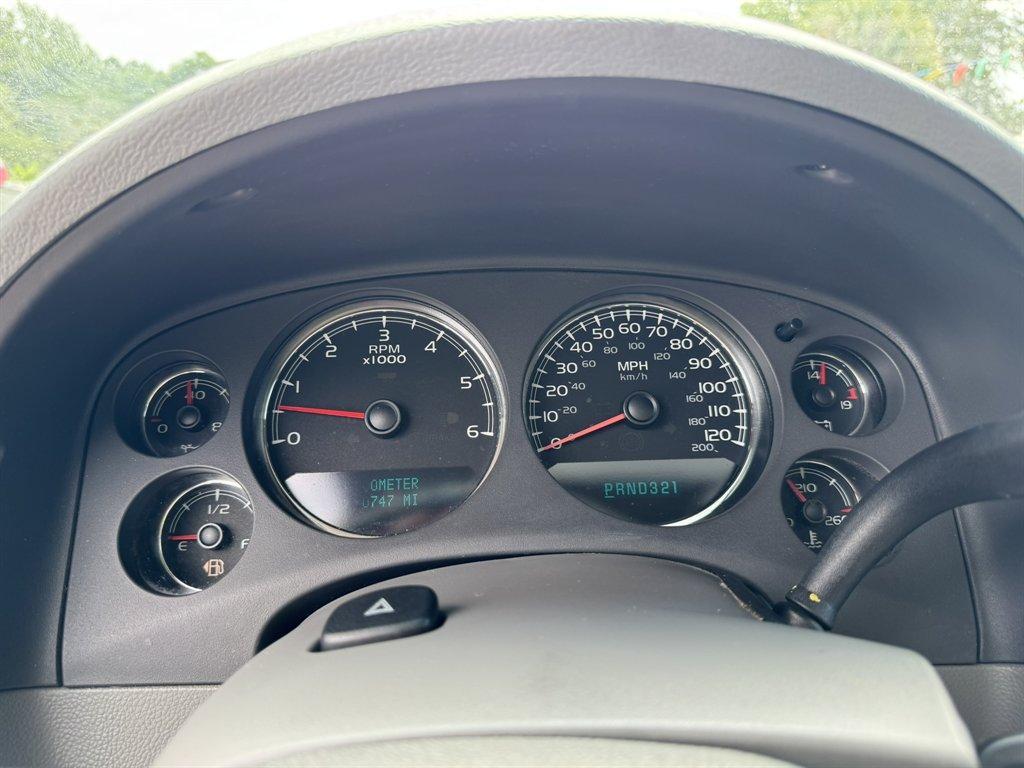2007 Gold /Grey GMC Yukon (1GKFK13087J) with an 5.3l V8 SFI Flex 5.3l engine, Automatic transmission, located at 745 East Steele Rd., West Columbia, SC, 29170, (803) 755-9148, 33.927212, -81.148483 - Photo#10