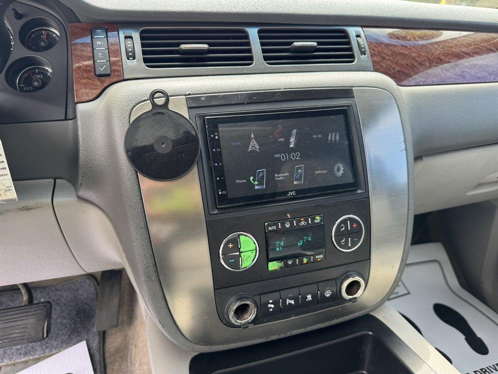 2007 Gold /Grey GMC Yukon (1GKFK13087J) with an 5.3l V8 SFI Flex 5.3l engine, Automatic transmission, located at 745 East Steele Rd., West Columbia, SC, 29170, (803) 755-9148, 33.927212, -81.148483 - Photo#12