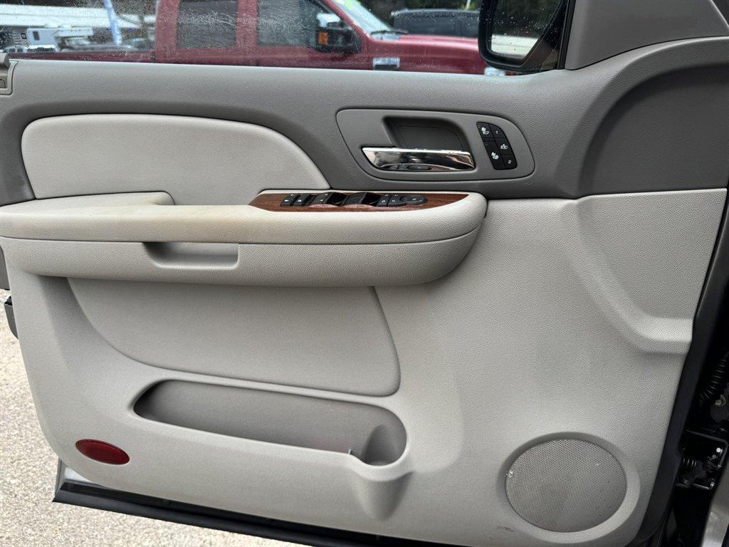 2007 Gold /Grey GMC Yukon (1GKFK13087J) with an 5.3l V8 SFI Flex 5.3l engine, Automatic transmission, located at 745 East Steele Rd., West Columbia, SC, 29170, (803) 755-9148, 33.927212, -81.148483 - Photo#16