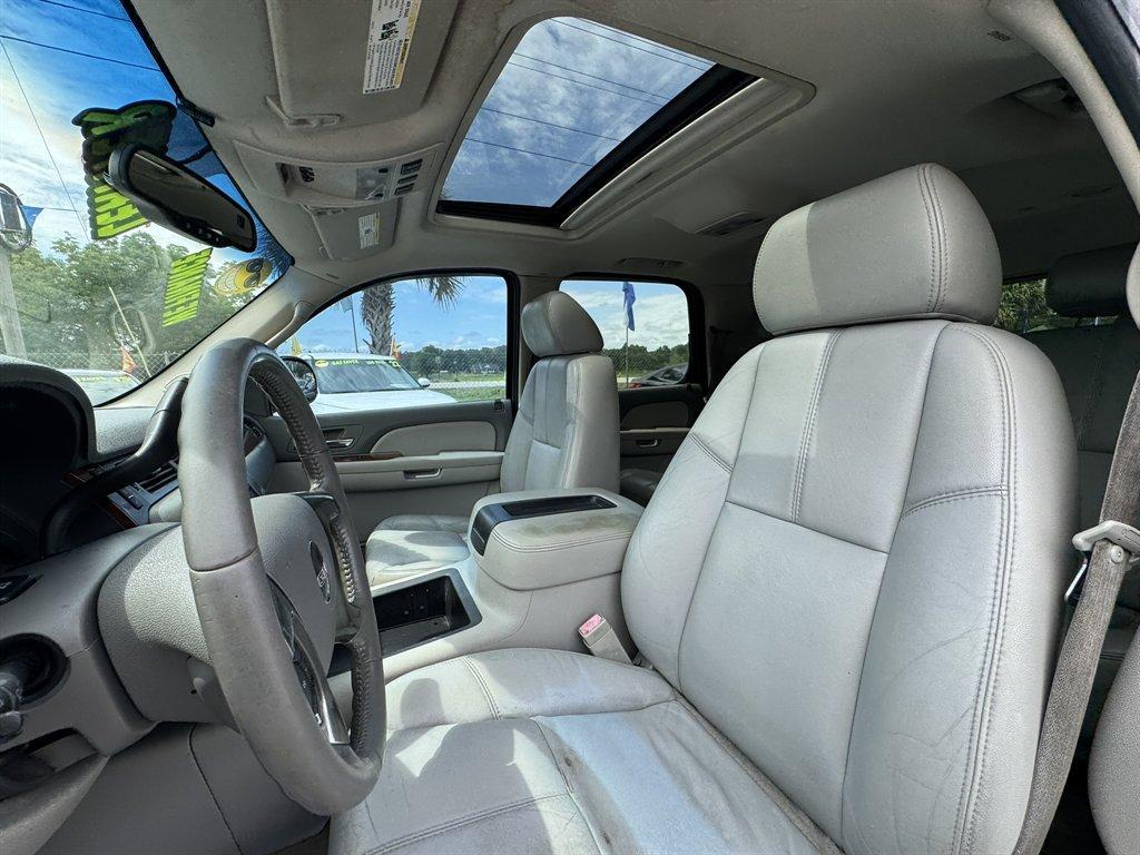 2007 Gold /Grey GMC Yukon (1GKFK13087J) with an 5.3l V8 SFI Flex 5.3l engine, Automatic transmission, located at 745 East Steele Rd., West Columbia, SC, 29170, (803) 755-9148, 33.927212, -81.148483 - Photo#18