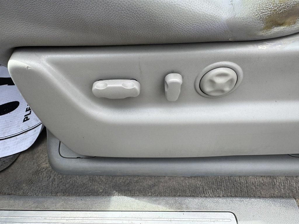 2007 Gold /Grey GMC Yukon (1GKFK13087J) with an 5.3l V8 SFI Flex 5.3l engine, Automatic transmission, located at 745 East Steele Rd., West Columbia, SC, 29170, (803) 755-9148, 33.927212, -81.148483 - Photo#19