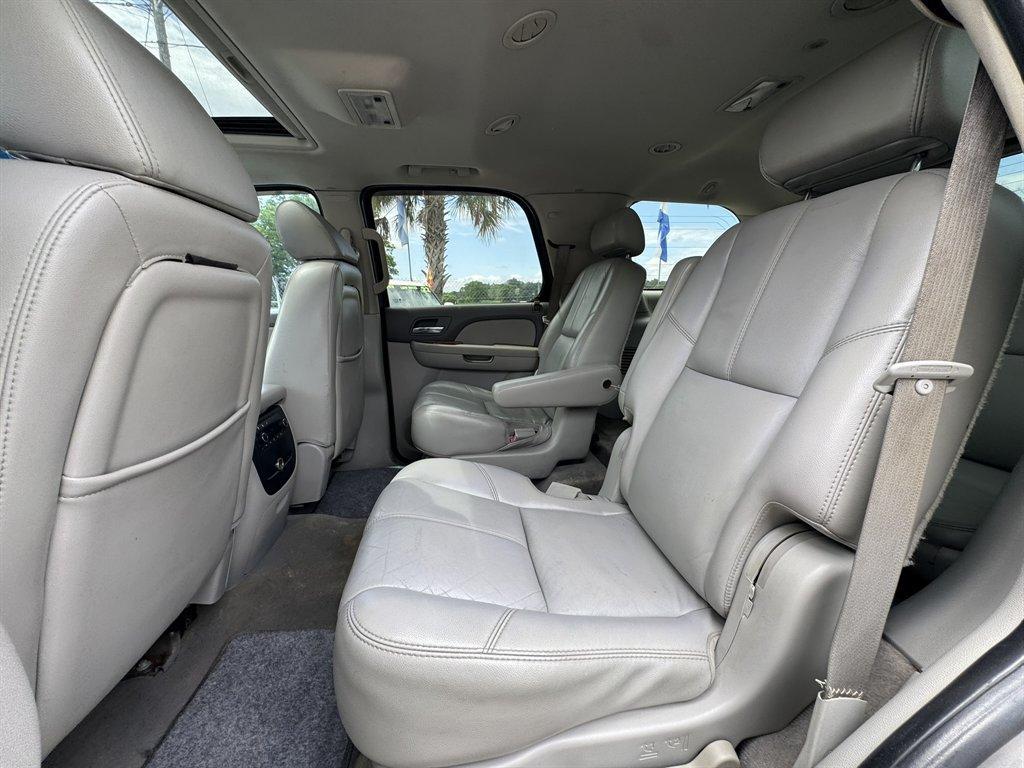 2007 Gold /Grey GMC Yukon (1GKFK13087J) with an 5.3l V8 SFI Flex 5.3l engine, Automatic transmission, located at 745 East Steele Rd., West Columbia, SC, 29170, (803) 755-9148, 33.927212, -81.148483 - Photo#21