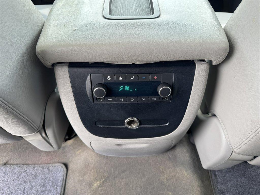 2007 Gold /Grey GMC Yukon (1GKFK13087J) with an 5.3l V8 SFI Flex 5.3l engine, Automatic transmission, located at 745 East Steele Rd., West Columbia, SC, 29170, (803) 755-9148, 33.927212, -81.148483 - Photo#22