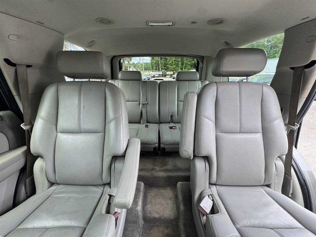 2007 Gold /Grey GMC Yukon (1GKFK13087J) with an 5.3l V8 SFI Flex 5.3l engine, Automatic transmission, located at 745 East Steele Rd., West Columbia, SC, 29170, (803) 755-9148, 33.927212, -81.148483 - Photo#23