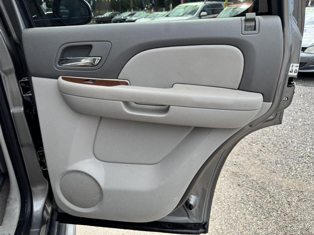 2007 Gold /Grey GMC Yukon (1GKFK13087J) with an 5.3l V8 SFI Flex 5.3l engine, Automatic transmission, located at 745 East Steele Rd., West Columbia, SC, 29170, (803) 755-9148, 33.927212, -81.148483 - Photo#24