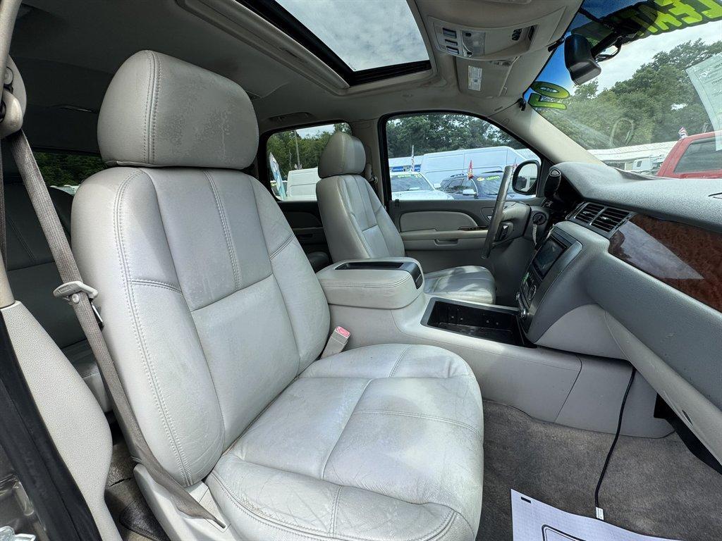 2007 Gold /Grey GMC Yukon (1GKFK13087J) with an 5.3l V8 SFI Flex 5.3l engine, Automatic transmission, located at 745 East Steele Rd., West Columbia, SC, 29170, (803) 755-9148, 33.927212, -81.148483 - Photo#27