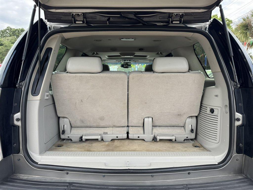 2007 Gold /Grey GMC Yukon (1GKFK13087J) with an 5.3l V8 SFI Flex 5.3l engine, Automatic transmission, located at 745 East Steele Rd., West Columbia, SC, 29170, (803) 755-9148, 33.927212, -81.148483 - Photo#28