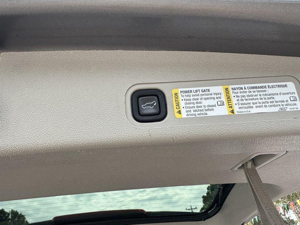 2007 Gold /Grey GMC Yukon (1GKFK13087J) with an 5.3l V8 SFI Flex 5.3l engine, Automatic transmission, located at 745 East Steele Rd., West Columbia, SC, 29170, (803) 755-9148, 33.927212, -81.148483 - Photo#29