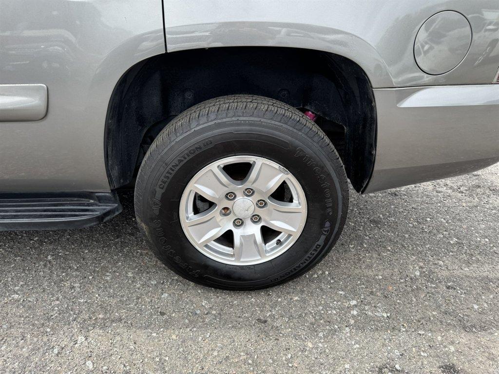 2007 Gold /Grey GMC Yukon (1GKFK13087J) with an 5.3l V8 SFI Flex 5.3l engine, Automatic transmission, located at 745 East Steele Rd., West Columbia, SC, 29170, (803) 755-9148, 33.927212, -81.148483 - Photo#32