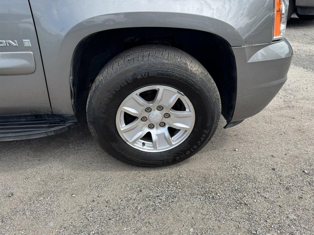 2007 Gold /Grey GMC Yukon (1GKFK13087J) with an 5.3l V8 SFI Flex 5.3l engine, Automatic transmission, located at 745 East Steele Rd., West Columbia, SC, 29170, (803) 755-9148, 33.927212, -81.148483 - Photo#33