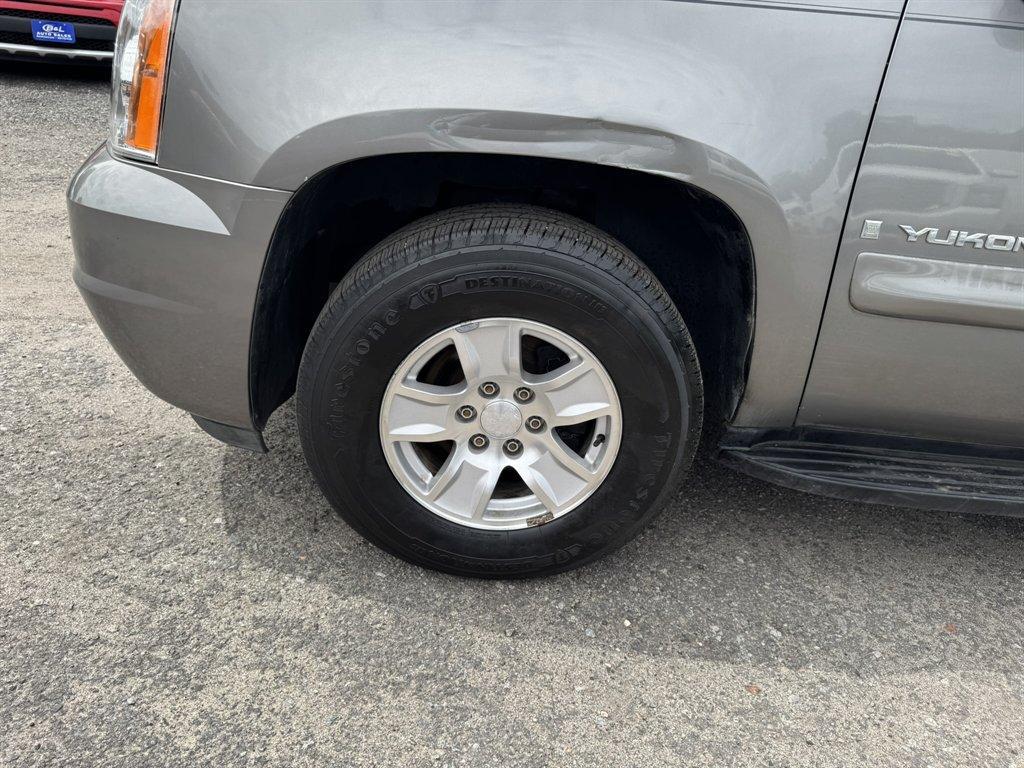 2007 Gold /Grey GMC Yukon (1GKFK13087J) with an 5.3l V8 SFI Flex 5.3l engine, Automatic transmission, located at 745 East Steele Rd., West Columbia, SC, 29170, (803) 755-9148, 33.927212, -81.148483 - Photo#34