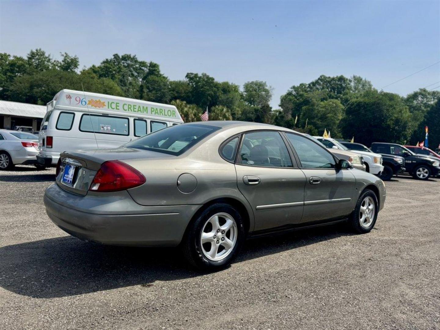 2002 Beige /Taupe Ford Taurus (1FAFP55292A) with an 3.0l V6 EFI Flex Fuel 3.0 engine, Automatic transmission, located at 745 East Steele Rd., West Columbia, SC, 29170, (803) 755-9148, 33.927212, -81.148483 - Special Internet Price! 2002 Ford Taurus - Photo#3