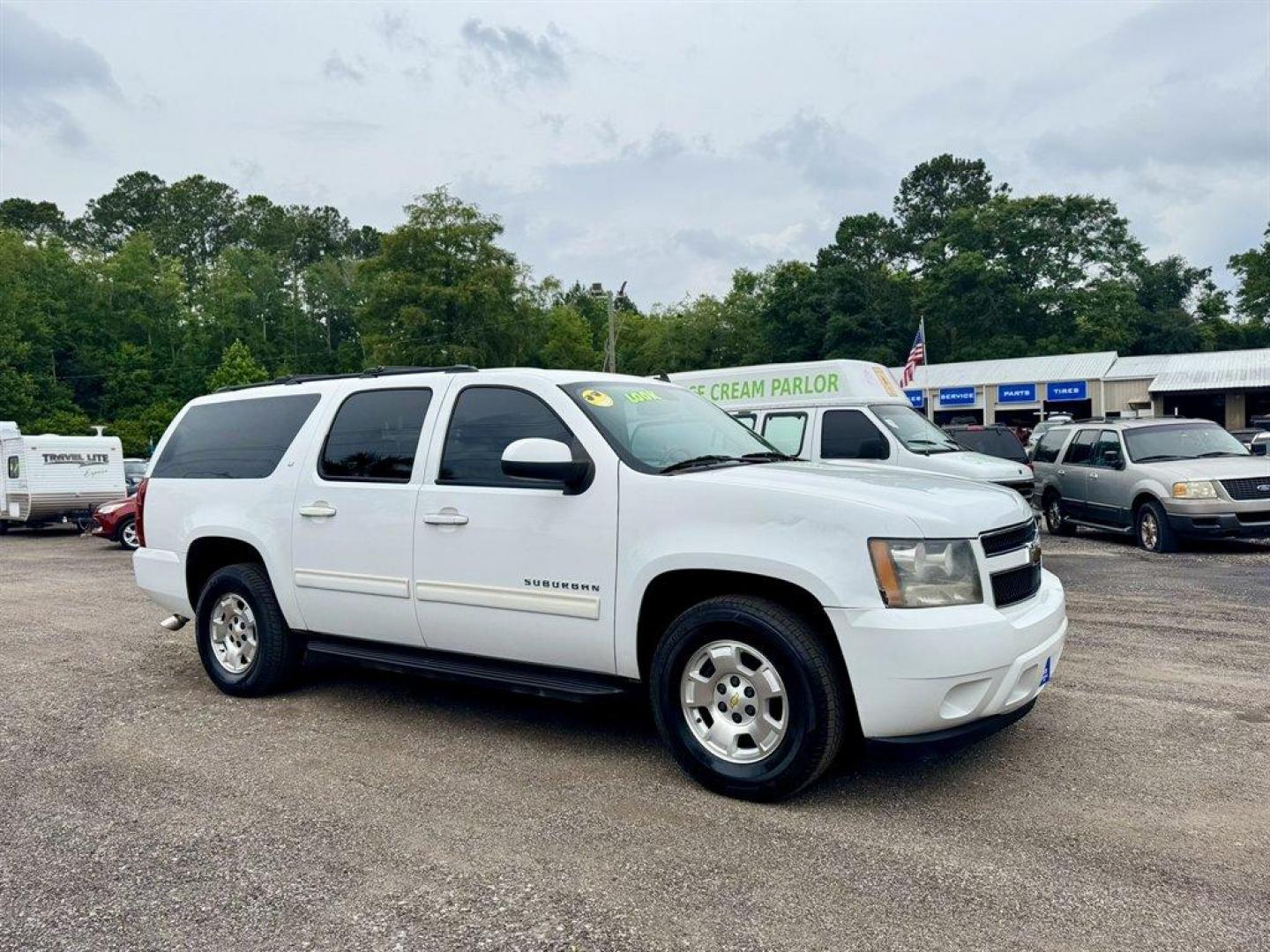 2011 White /Grey Chevrolet Suburban (1GNSCJE0XBR) with an 5.3l V8 SFI 5.3l engine, Automatic transmission, located at 745 East Steele Rd., West Columbia, SC, 29170, (803) 755-9148, 33.927212, -81.148483 - Special Internet Price! 2011 Chevrolet Suburban LT with AM/FM radio, Backup camera, Cruise control, Leather interior, 3rd seating, Seats up to 8, Powered windows, Powered door locks, Plus more! - Photo#2