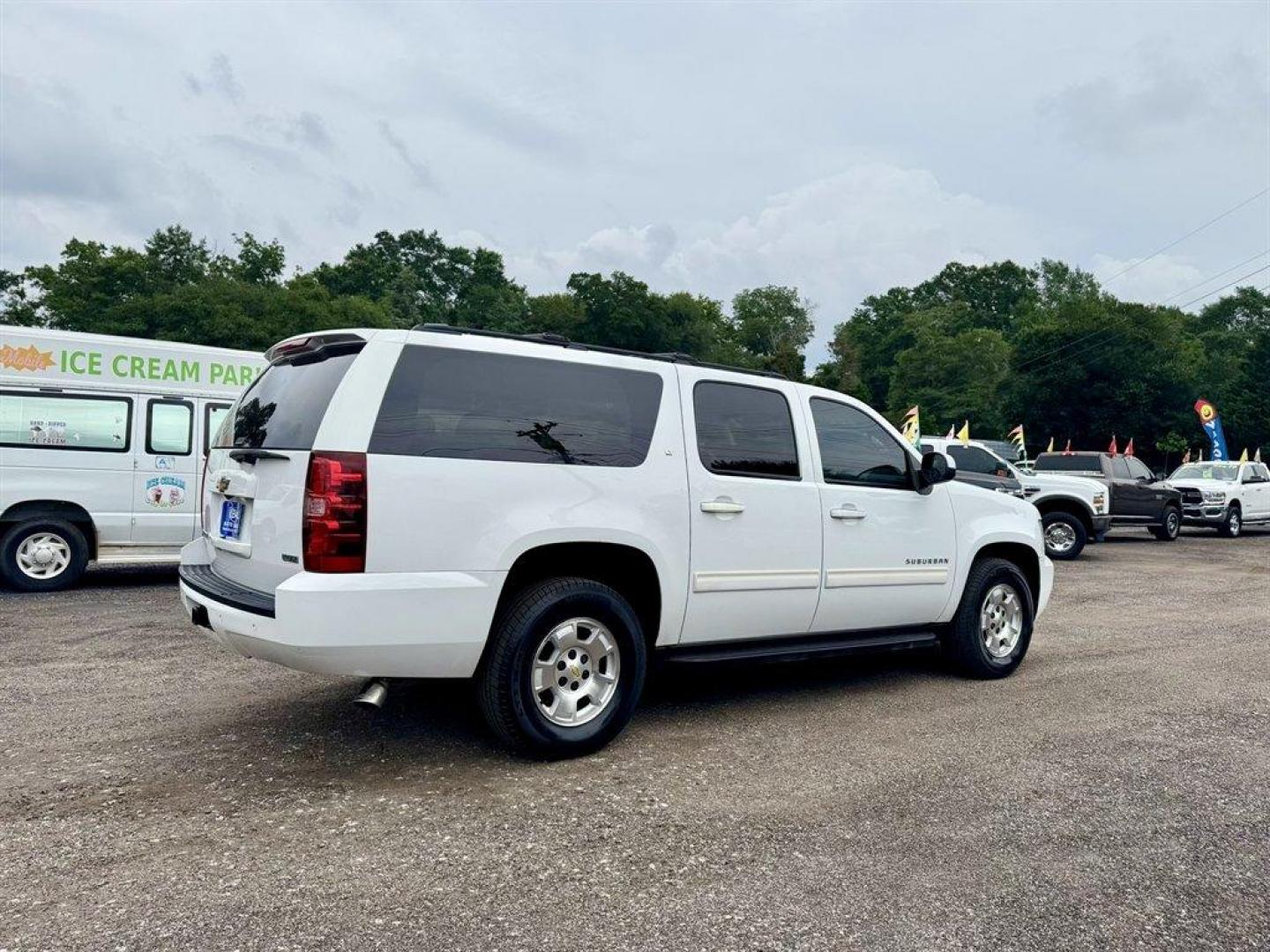 2011 White /Grey Chevrolet Suburban (1GNSCJE0XBR) with an 5.3l V8 SFI 5.3l engine, Automatic transmission, located at 745 East Steele Rd., West Columbia, SC, 29170, (803) 755-9148, 33.927212, -81.148483 - Special Internet Price! 2011 Chevrolet Suburban LT with AM/FM radio, Backup camera, Cruise control, Leather interior, 3rd seating, Seats up to 8, Powered windows, Powered door locks, Plus more! - Photo#3