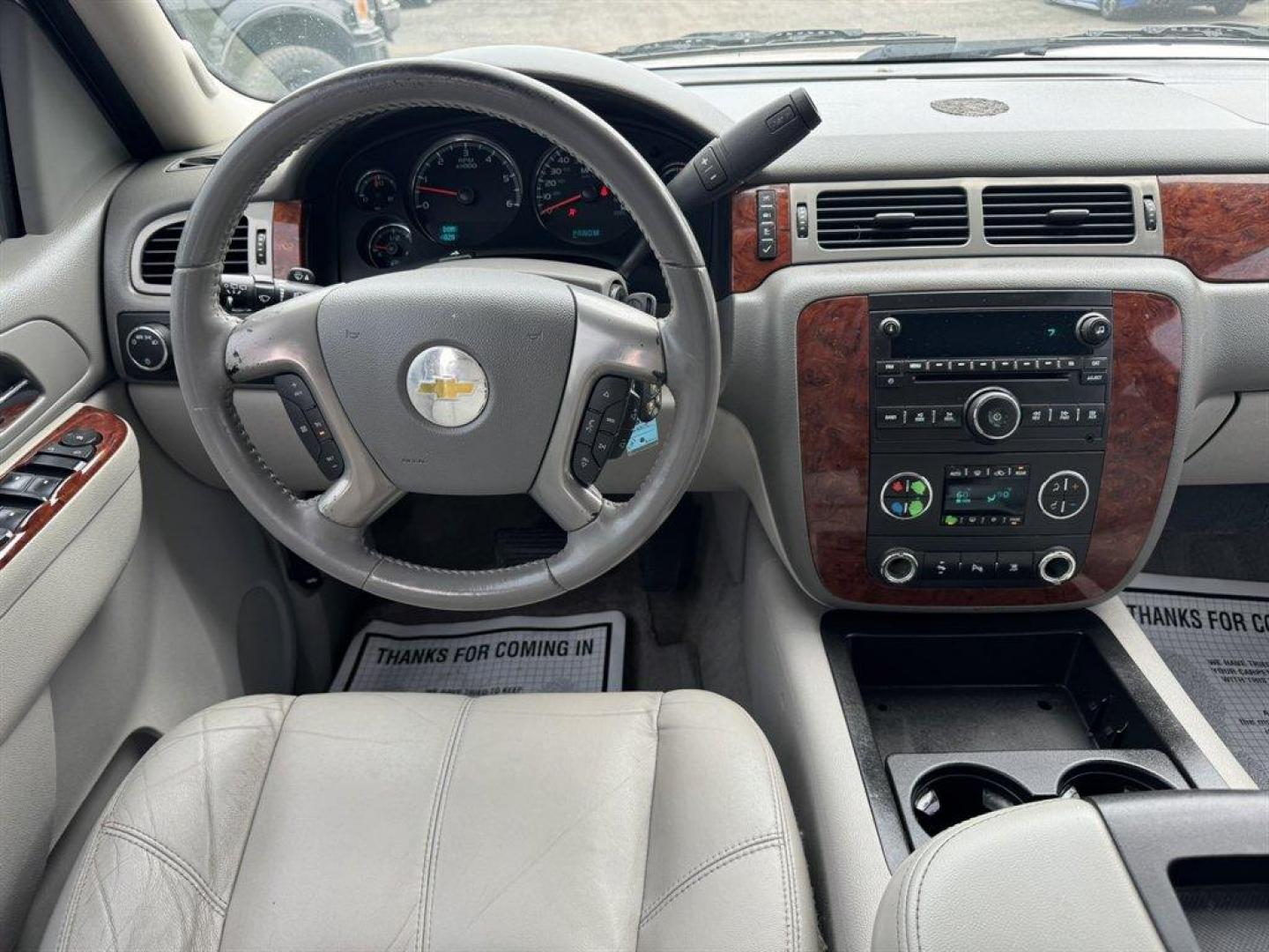 2011 White /Grey Chevrolet Suburban (1GNSCJE0XBR) with an 5.3l V8 SFI 5.3l engine, Automatic transmission, located at 745 East Steele Rd., West Columbia, SC, 29170, (803) 755-9148, 33.927212, -81.148483 - Special Internet Price! 2011 Chevrolet Suburban LT with AM/FM radio, Backup camera, Cruise control, Leather interior, 3rd seating, Seats up to 8, Powered windows, Powered door locks, Plus more! - Photo#6