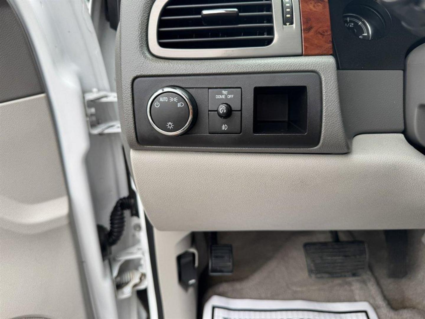 2011 White /Grey Chevrolet Suburban (1GNSCJE0XBR) with an 5.3l V8 SFI 5.3l engine, Automatic transmission, located at 745 East Steele Rd., West Columbia, SC, 29170, (803) 755-9148, 33.927212, -81.148483 - Special Internet Price! 2011 Chevrolet Suburban LT with AM/FM radio, Backup camera, Cruise control, Leather interior, 3rd seating, Seats up to 8, Powered windows, Powered door locks, Plus more! - Photo#16