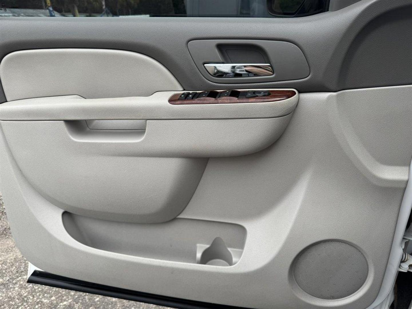 2011 White /Grey Chevrolet Suburban (1GNSCJE0XBR) with an 5.3l V8 SFI 5.3l engine, Automatic transmission, located at 745 East Steele Rd., West Columbia, SC, 29170, (803) 755-9148, 33.927212, -81.148483 - Special Internet Price! 2011 Chevrolet Suburban LT with AM/FM radio, Backup camera, Cruise control, Leather interior, 3rd seating, Seats up to 8, Powered windows, Powered door locks, Plus more! - Photo#17