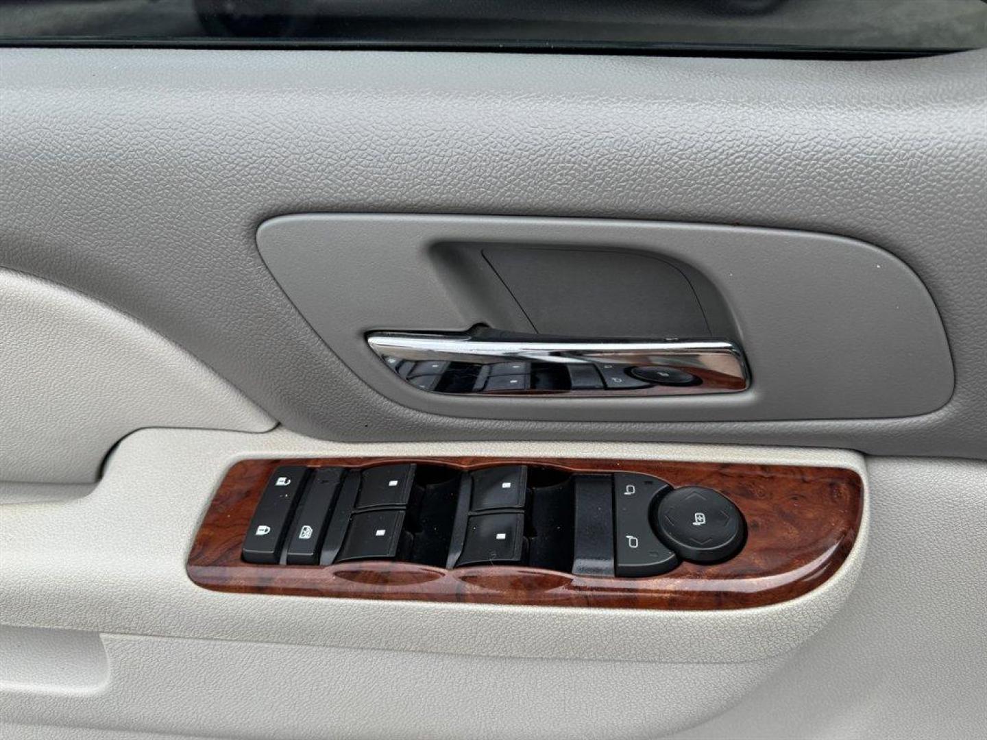 2011 White /Grey Chevrolet Suburban (1GNSCJE0XBR) with an 5.3l V8 SFI 5.3l engine, Automatic transmission, located at 745 East Steele Rd., West Columbia, SC, 29170, (803) 755-9148, 33.927212, -81.148483 - Special Internet Price! 2011 Chevrolet Suburban LT with AM/FM radio, Backup camera, Cruise control, Leather interior, 3rd seating, Seats up to 8, Powered windows, Powered door locks, Plus more! - Photo#18