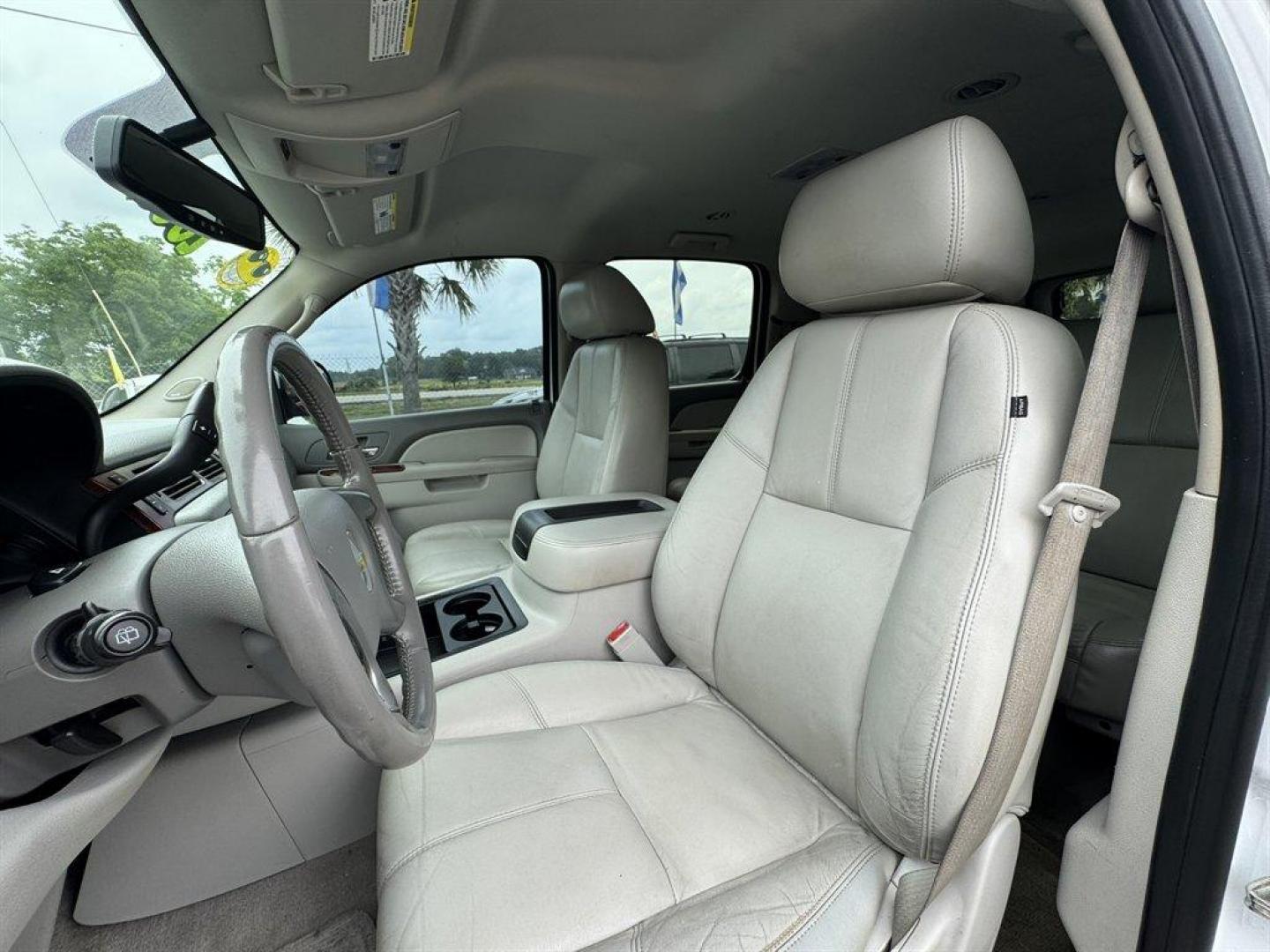 2011 White /Grey Chevrolet Suburban (1GNSCJE0XBR) with an 5.3l V8 SFI 5.3l engine, Automatic transmission, located at 745 East Steele Rd., West Columbia, SC, 29170, (803) 755-9148, 33.927212, -81.148483 - Special Internet Price! 2011 Chevrolet Suburban LT with AM/FM radio, Backup camera, Cruise control, Leather interior, 3rd seating, Seats up to 8, Powered windows, Powered door locks, Plus more! - Photo#19