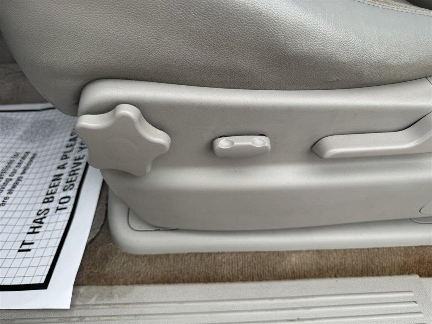 2011 White /Grey Chevrolet Suburban (1GNSCJE0XBR) with an 5.3l V8 SFI 5.3l engine, Automatic transmission, located at 745 East Steele Rd., West Columbia, SC, 29170, (803) 755-9148, 33.927212, -81.148483 - Special Internet Price! 2011 Chevrolet Suburban LT with AM/FM radio, Backup camera, Cruise control, Leather interior, 3rd seating, Seats up to 8, Powered windows, Powered door locks, Plus more! - Photo#20