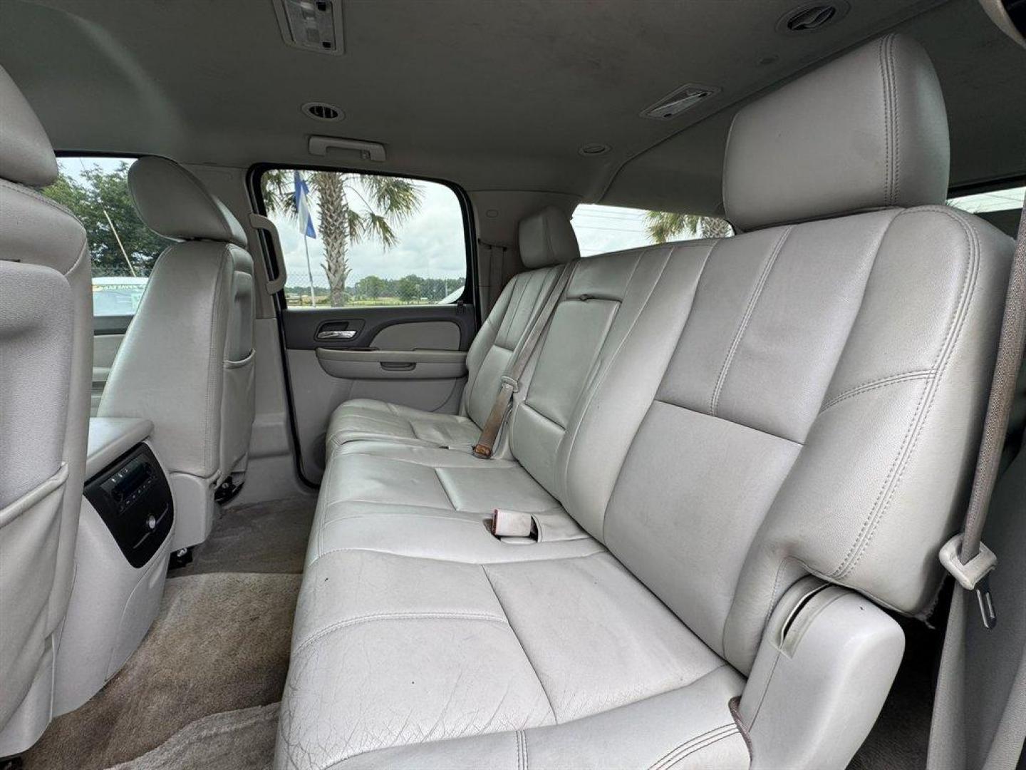 2011 White /Grey Chevrolet Suburban (1GNSCJE0XBR) with an 5.3l V8 SFI 5.3l engine, Automatic transmission, located at 745 East Steele Rd., West Columbia, SC, 29170, (803) 755-9148, 33.927212, -81.148483 - Special Internet Price! 2011 Chevrolet Suburban LT with AM/FM radio, Backup camera, Cruise control, Leather interior, 3rd seating, Seats up to 8, Powered windows, Powered door locks, Plus more! - Photo#22