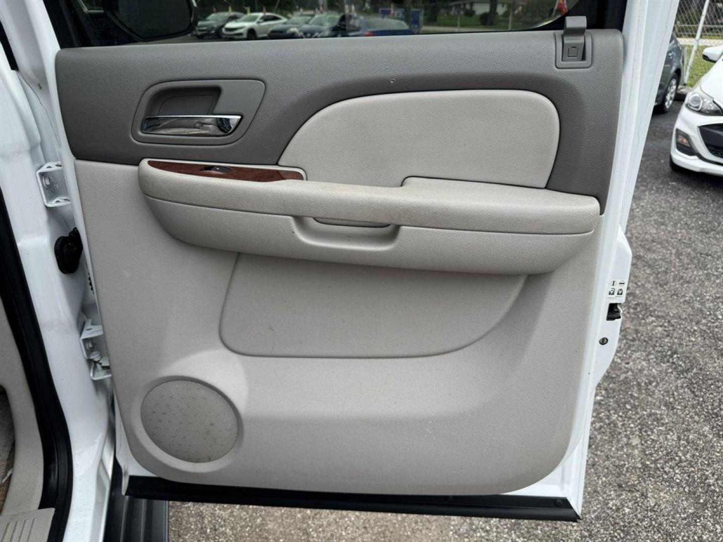 2011 White /Grey Chevrolet Suburban (1GNSCJE0XBR) with an 5.3l V8 SFI 5.3l engine, Automatic transmission, located at 745 East Steele Rd., West Columbia, SC, 29170, (803) 755-9148, 33.927212, -81.148483 - Special Internet Price! 2011 Chevrolet Suburban LT with AM/FM radio, Backup camera, Cruise control, Leather interior, 3rd seating, Seats up to 8, Powered windows, Powered door locks, Plus more! - Photo#25