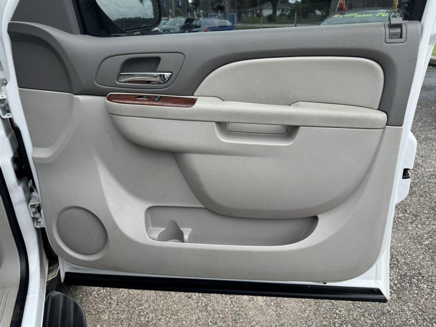 2011 White /Grey Chevrolet Suburban (1GNSCJE0XBR) with an 5.3l V8 SFI 5.3l engine, Automatic transmission, located at 745 East Steele Rd., West Columbia, SC, 29170, (803) 755-9148, 33.927212, -81.148483 - Special Internet Price! 2011 Chevrolet Suburban LT with AM/FM radio, Backup camera, Cruise control, Leather interior, 3rd seating, Seats up to 8, Powered windows, Powered door locks, Plus more! - Photo#27